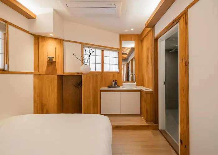 Luxury Hanok Nuri * Seoul